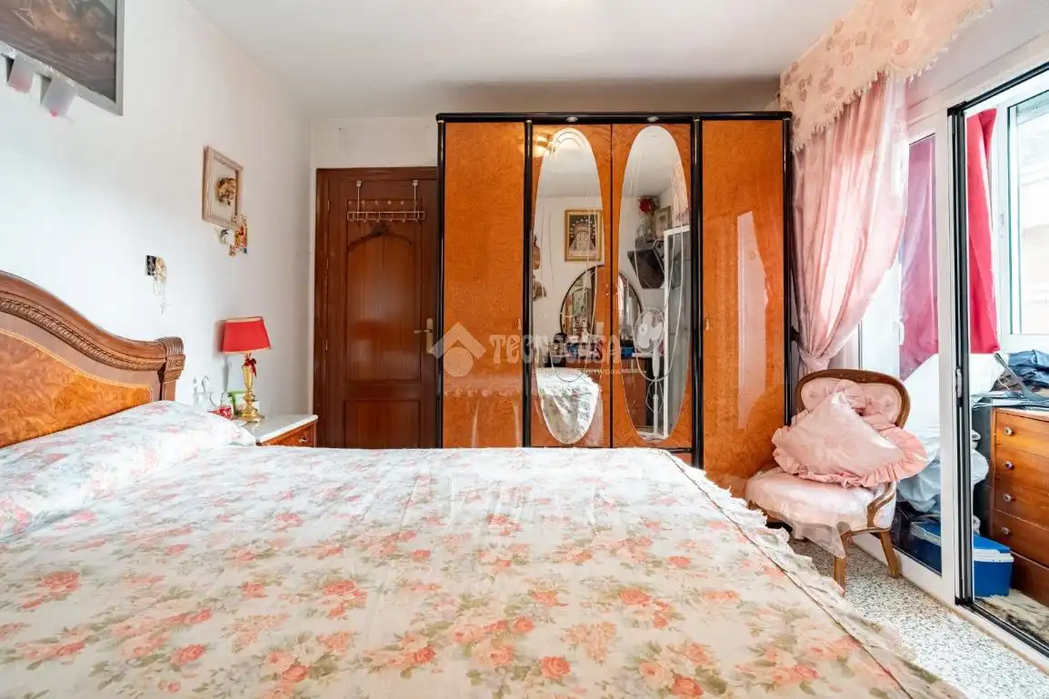 Bedroom of Flat for sale in Granada  with Air Conditioner, Heating and Terrace