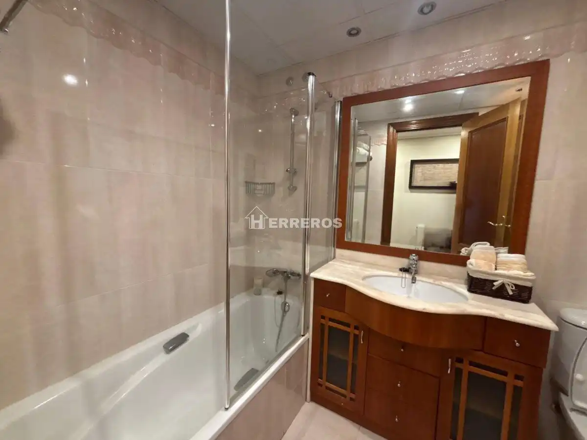 Bathroom of Flat for sale in  Logroño  with Heating, Parquet flooring and Terrace
