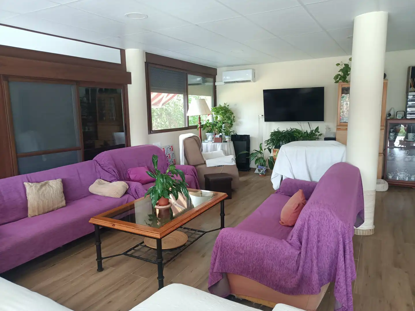 Sala d'estar de Casa o xalet en venda en Poniente-Norte - Miralbaida - Parque Azahara