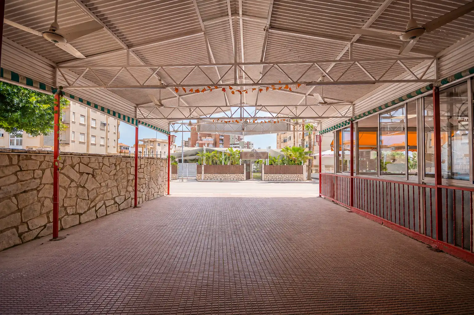 Aparcament de Local en venda en El Campello