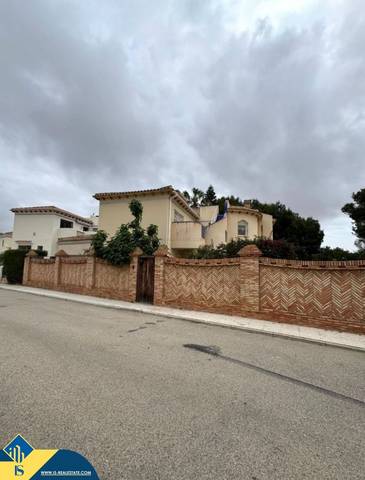 Casa-chalet en Venta en Villamartín - Las Filipinas