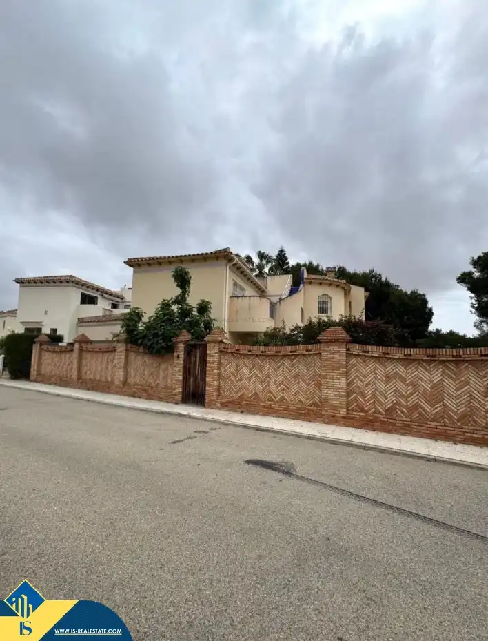 Villa mit Garten zum Verkauf in Orihuela Costa