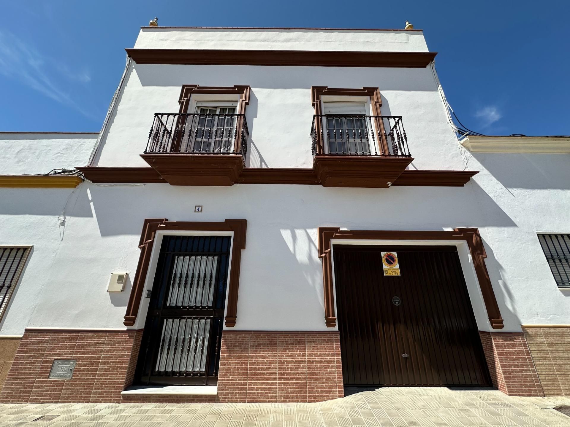 Exterior view of House or chalet for sale in Utrera