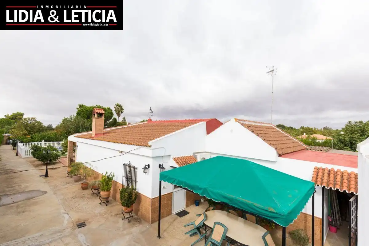 Vista exterior de Casa o chalet en venta en Alcalá de Guadaira con Aire acondicionado, Calefacción y Jardín privado
