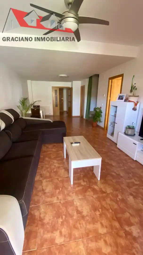 Sala d'estar de Casa adosada en venda en Albacete amb Calefacció, Jardí privat i Terrassa