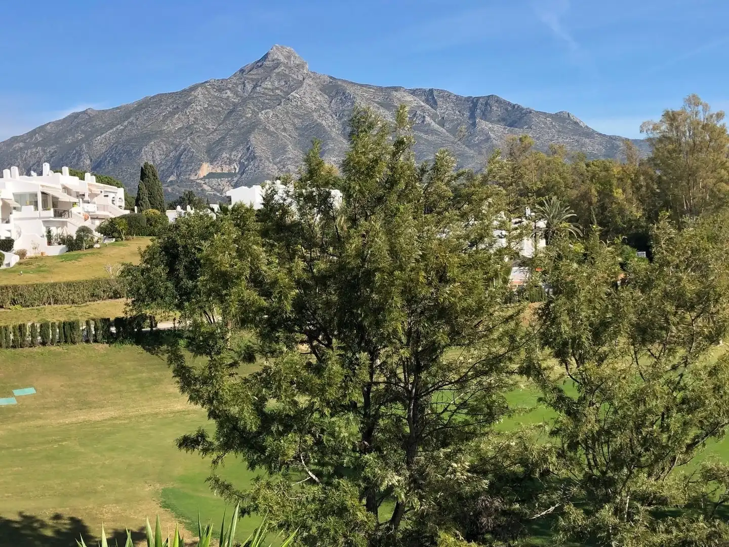 Außenansicht von Wohnungen zur Miete in Marbella mit Klimaanlage, Schwimmbad und Möbliert