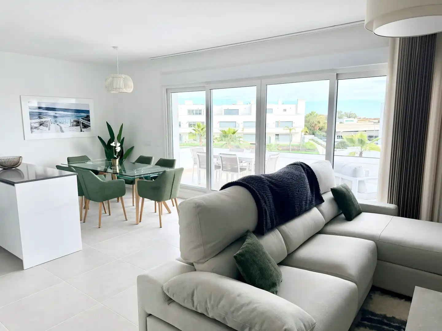 Sala de estar de Apartamento de alquiler en Estepona con Aire acondicionado, Terraza y Piscina