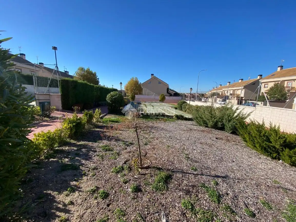 Casa adosada en venta en Seseña