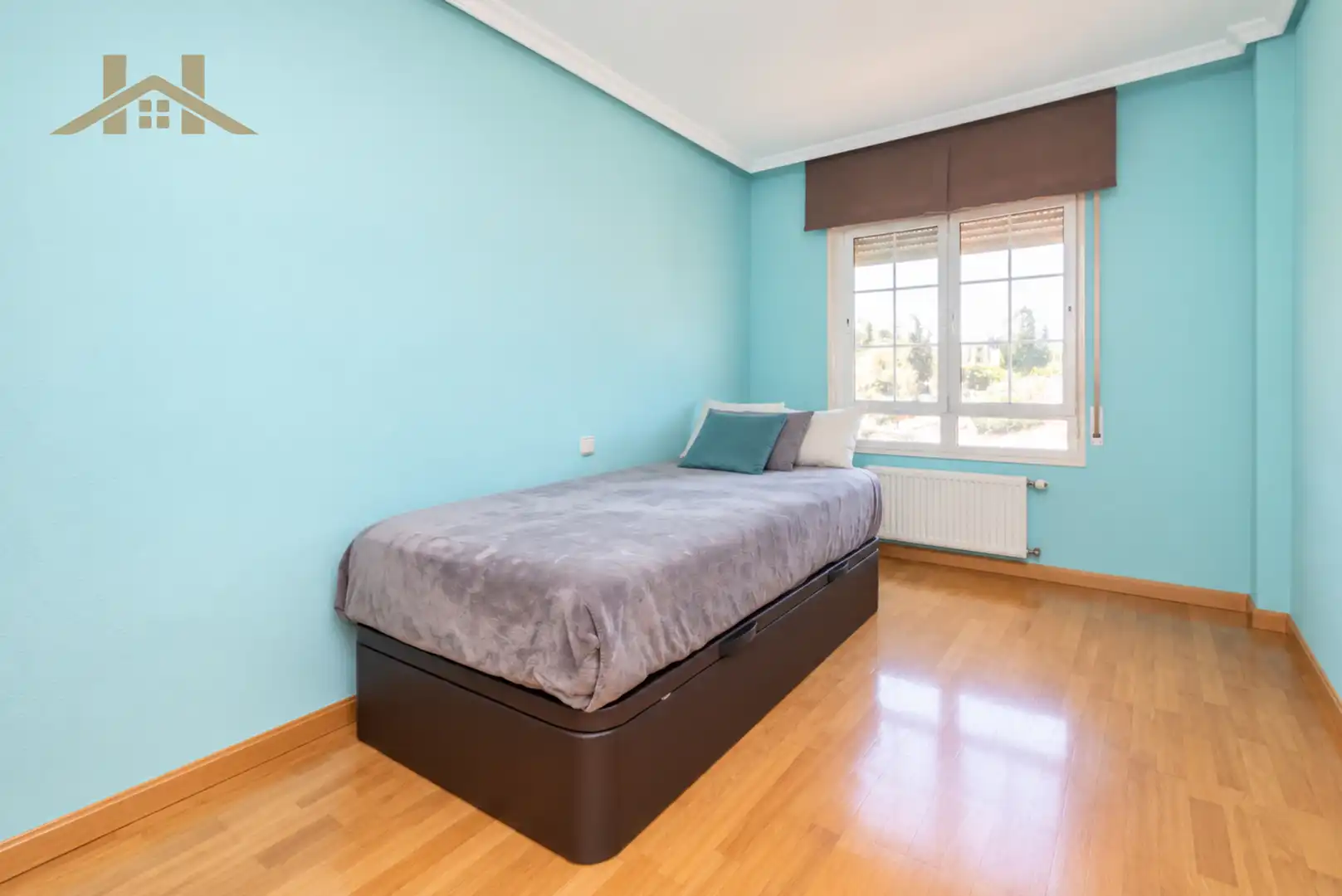 Habitación de Casa adosada en venta en Majadahonda con Aire acondicionado, Calefacción y Jardín privado