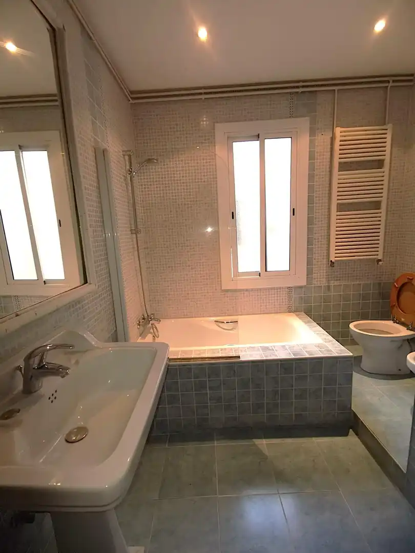 Baño de Ático en venta en Barcelona con Terraza y Balcón