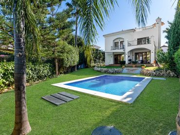Chalet con piscina en venta en Benamara - Atalaya