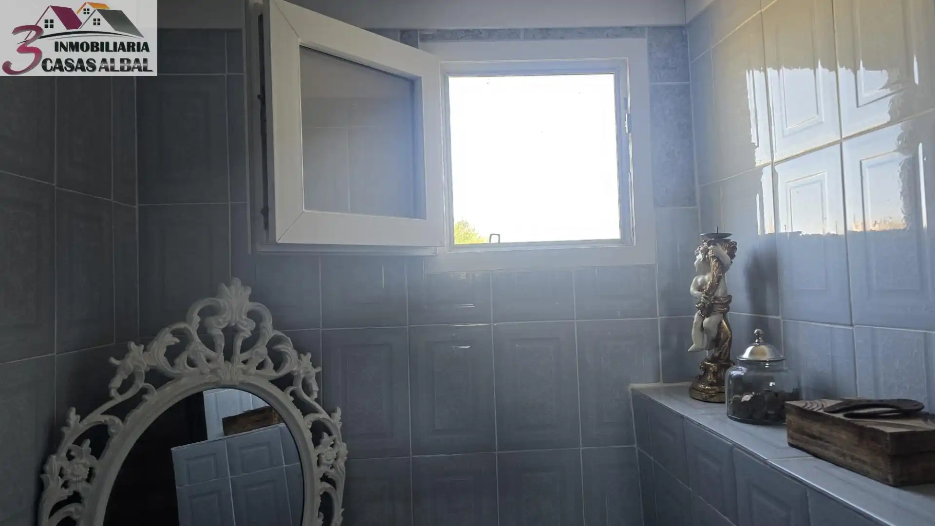 Bathroom of Houses for sale in Paterna  with Swimming Pool