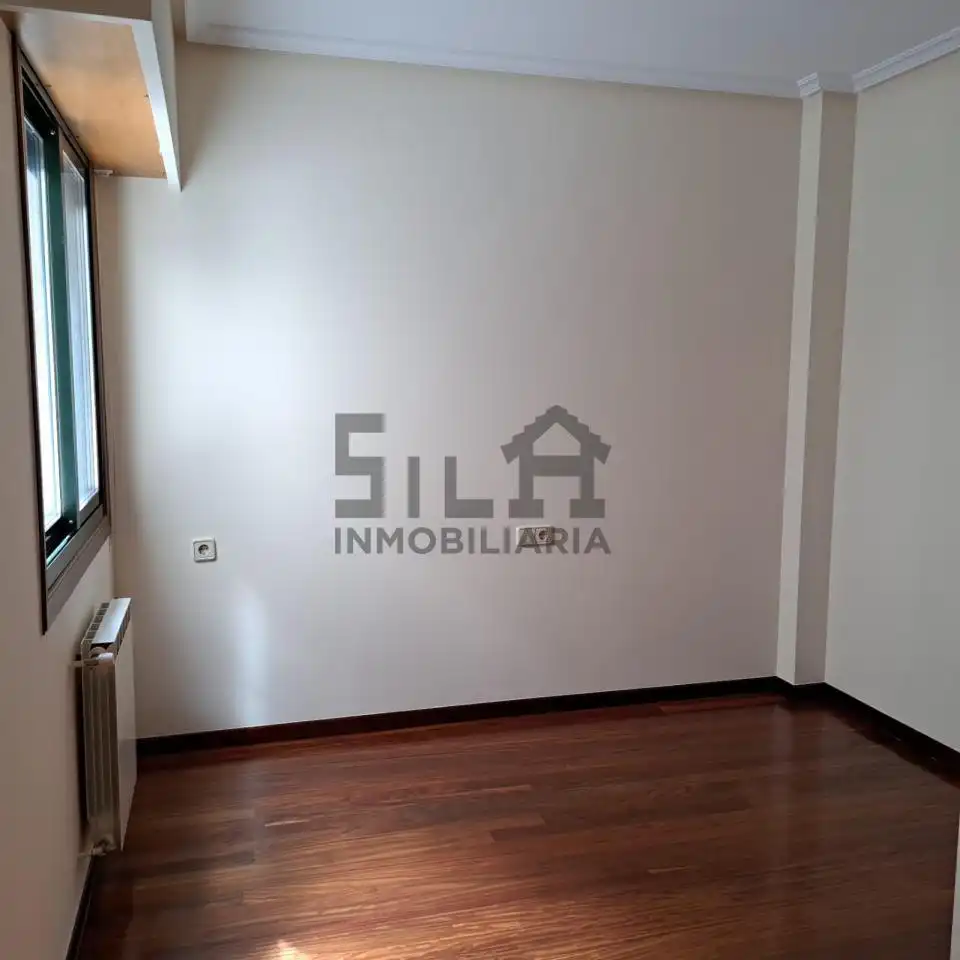Dormitori de Dúplex en venda en Ourense Capital  amb Calefacció i Parquet