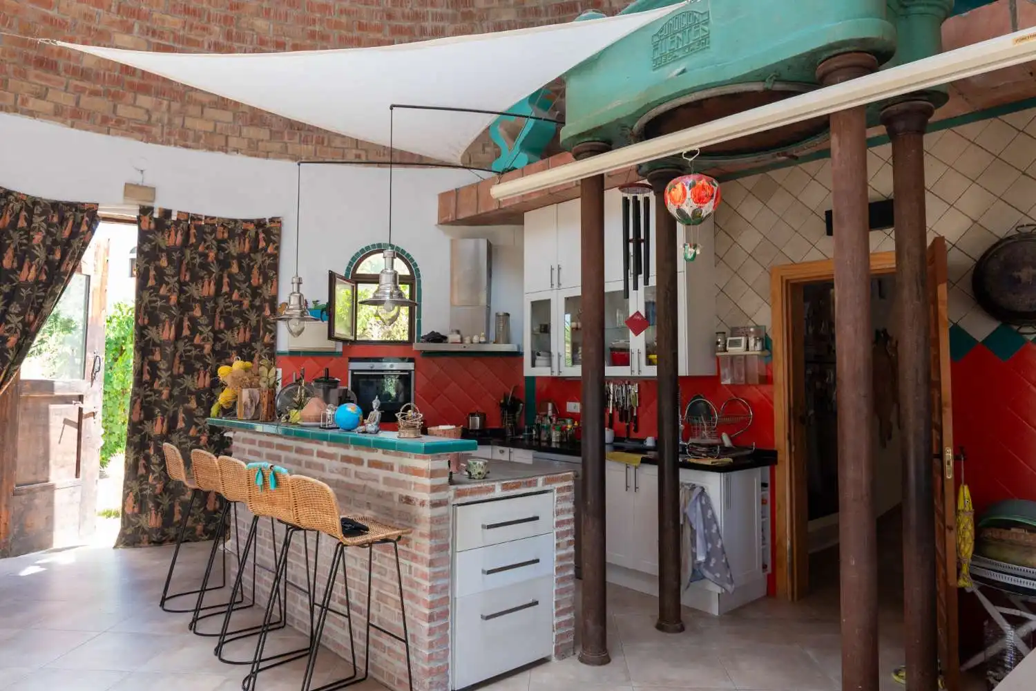 Cuina de Finca rústica en venda en Lecrín amb Piscina