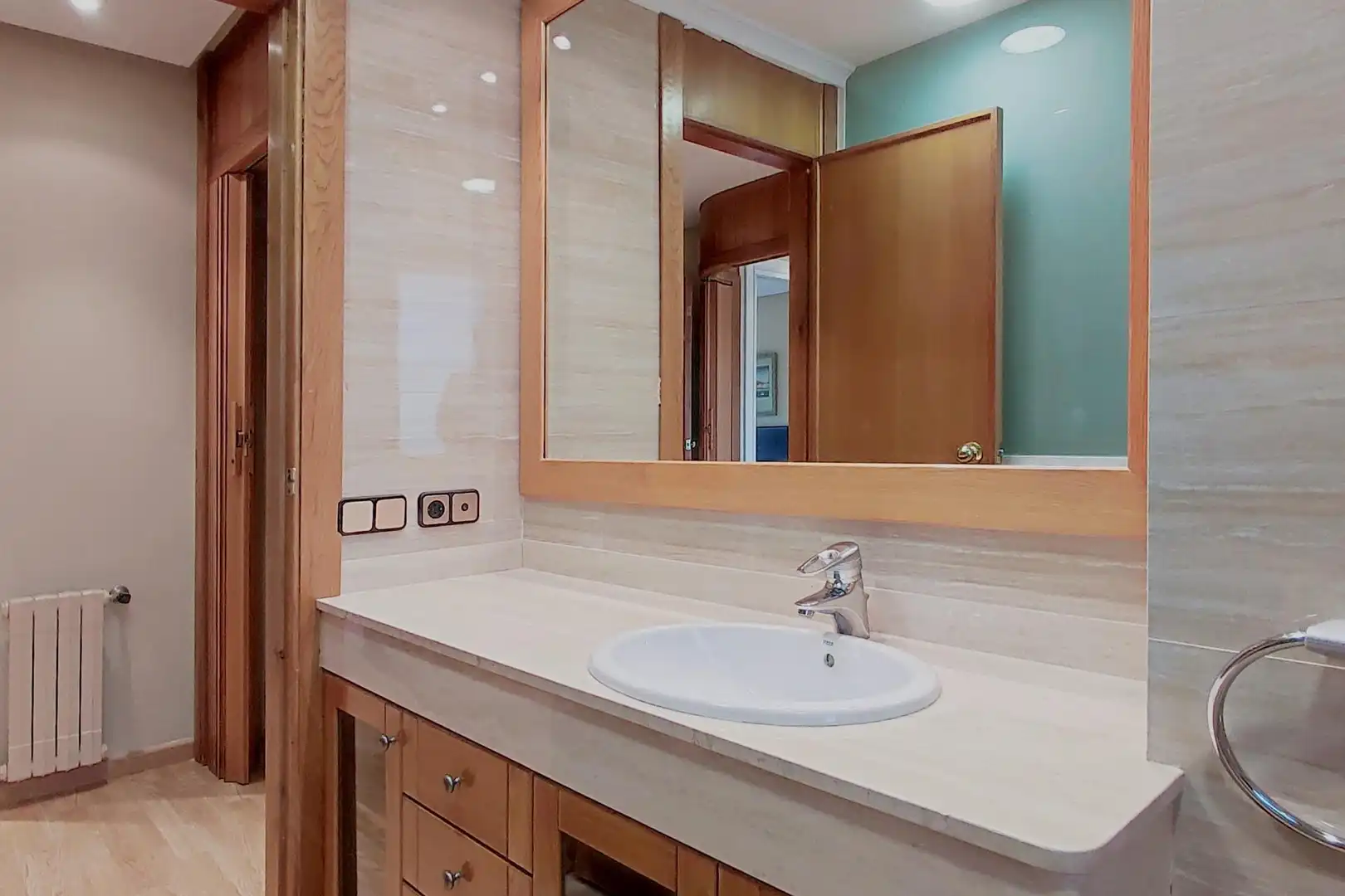 Bathroom of Houses for sale in L'Eliana  with Air Conditioner, Heating and Private garden