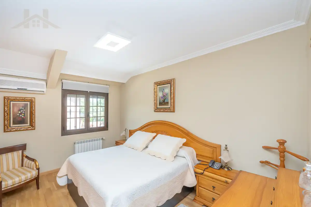 Habitación de Casa adosada en venta en Moralzarzal con Aire acondicionado, Calefacción y Trastero