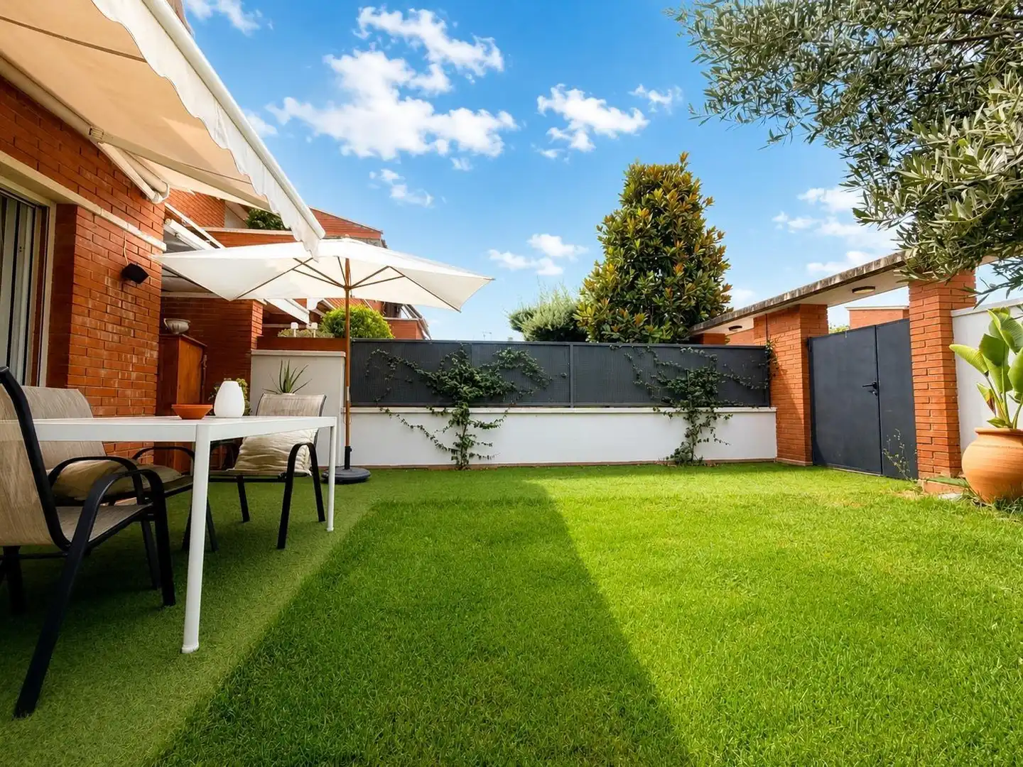 Terraza de Casa adosada en venta en Cunit con Aire acondicionado, Calefacción y Jardín privado