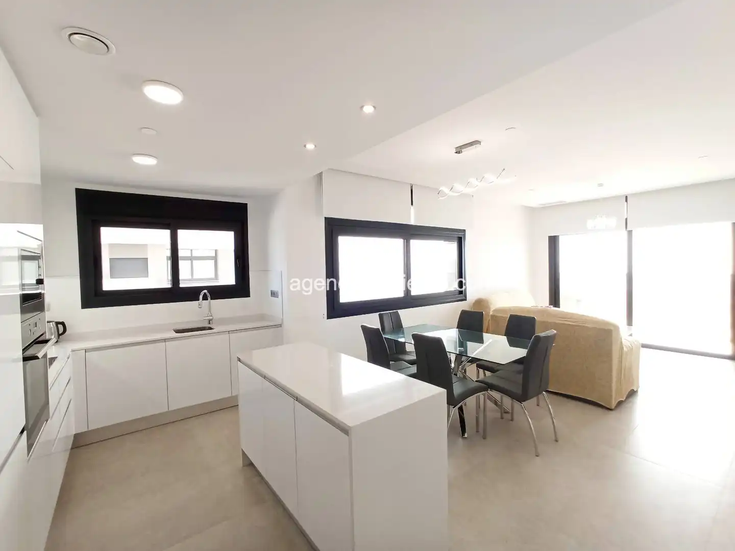 Cocina de Piso de alquiler en Benidorm con Aire acondicionado, Calefacción y Terraza