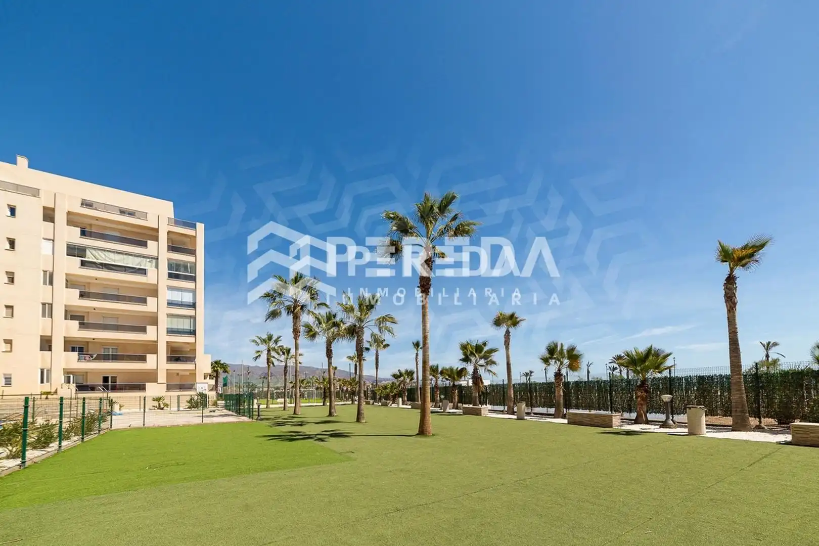 Außenansicht von Dachboden zum Verkauf in Roquetas de Mar mit Terrasse und Gemeinschaftspool