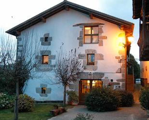 Vista exterior de Finca rústica en venda en Larraun amb Calefacció, Jardí privat i Terrassa