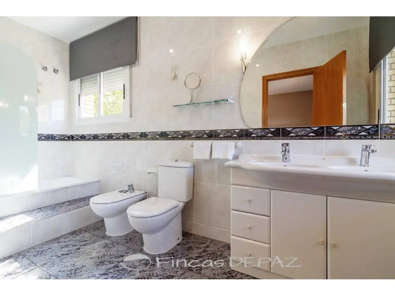 Bathroom of Houses for sale in Castelldefels