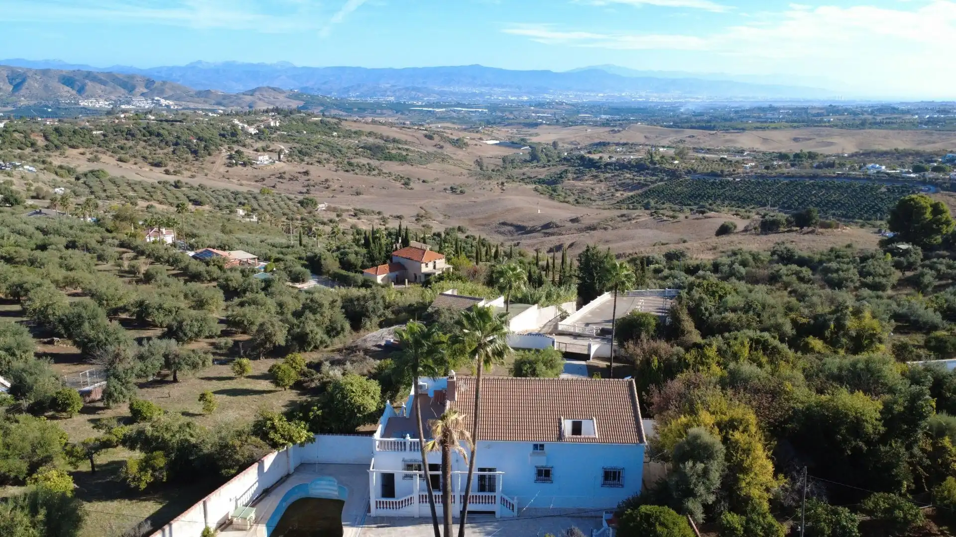Vista exterior de Finca rústica en venda en Alhaurín de la Torre amb Aire condicionat, Traster i Piscina