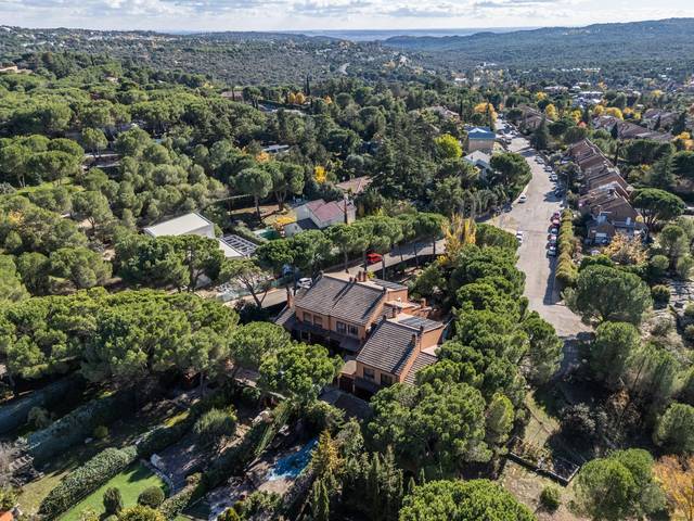 Casa adosada en Venta en Calle LOCARNO en Parquelagos - Puente Nuevo