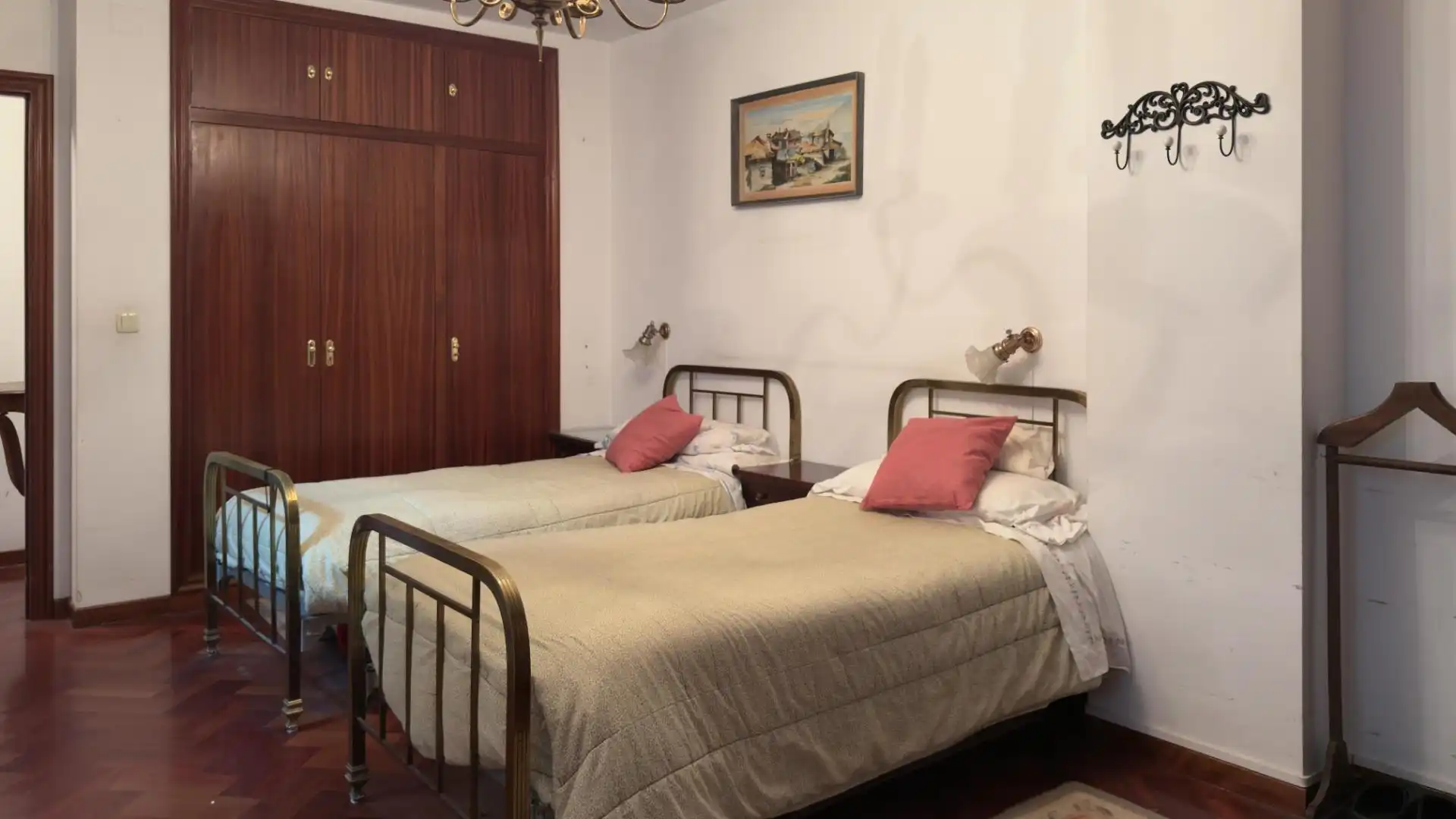 Habitación de Piso en venta en Padrón con Calefacción, Trastero y Amueblado