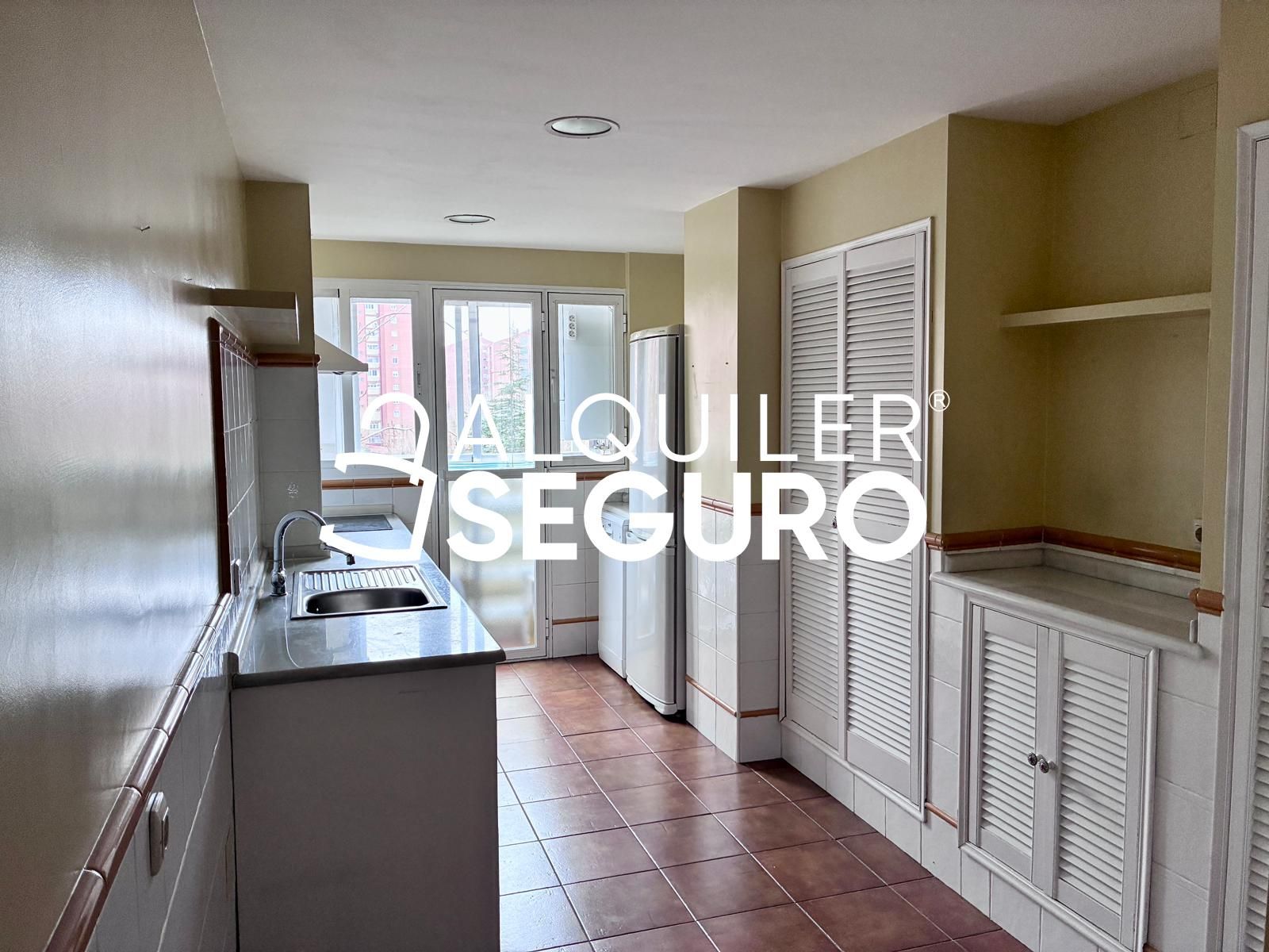 Kitchen of Flat to rent in  Madrid Capital  with Air Conditioner and Heating