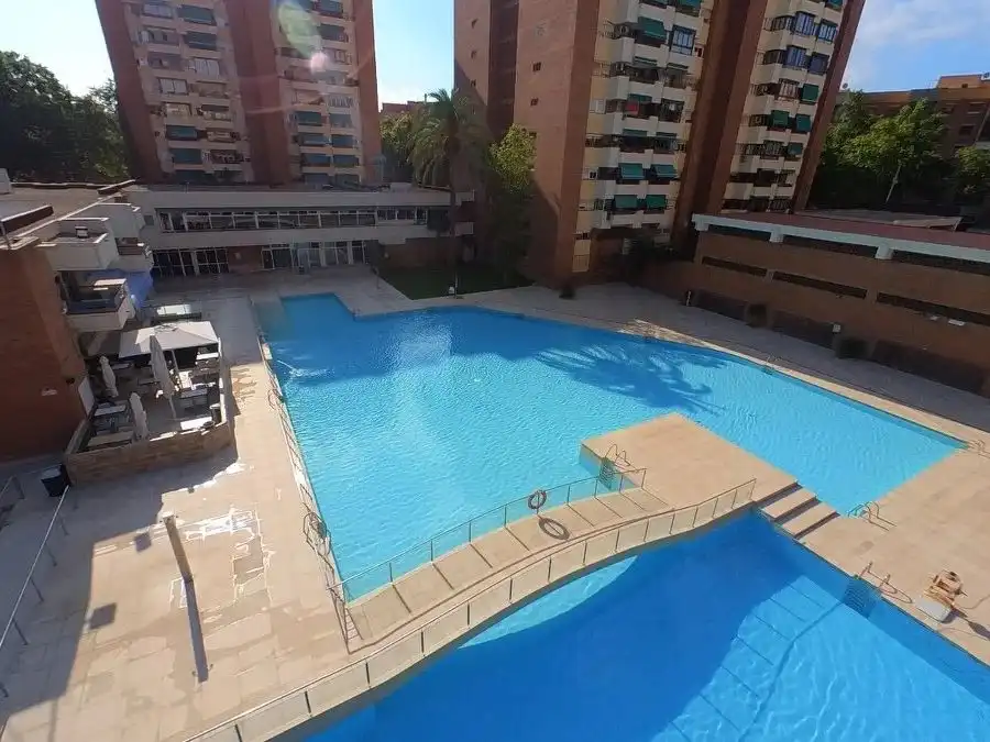 Piscina de Garaje en venta en Barcelona con Alarma