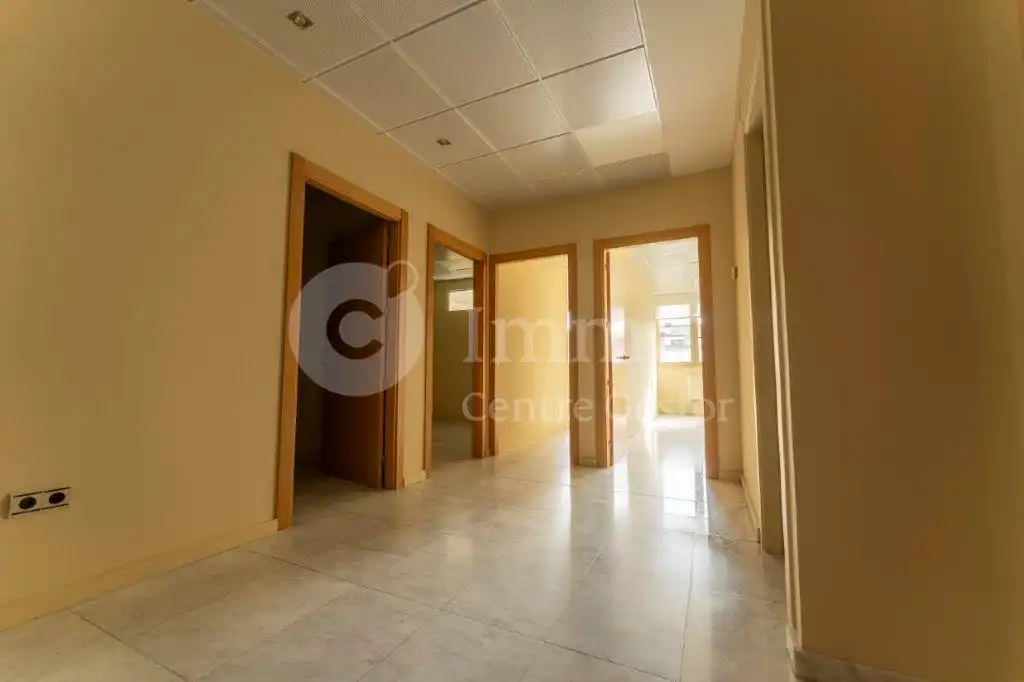 Büro zur Miete in Lleida mit Klimaanlage und Heizung