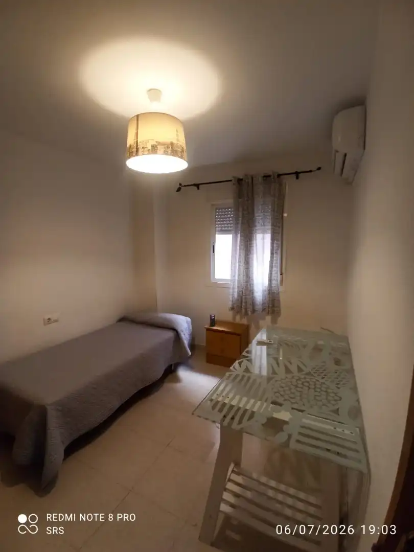 Habitación de Piso de alquiler en Málaga con Aire acondicionado, Terraza y Amueblado