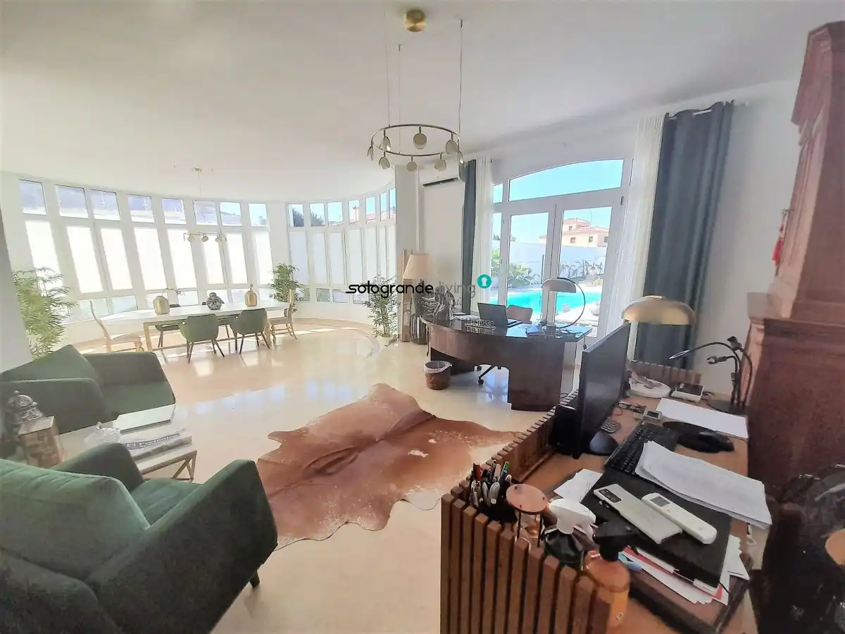Living room of Houses for sale in La Línea de la Concepción  with Air Conditioner, Private garden and Terrace