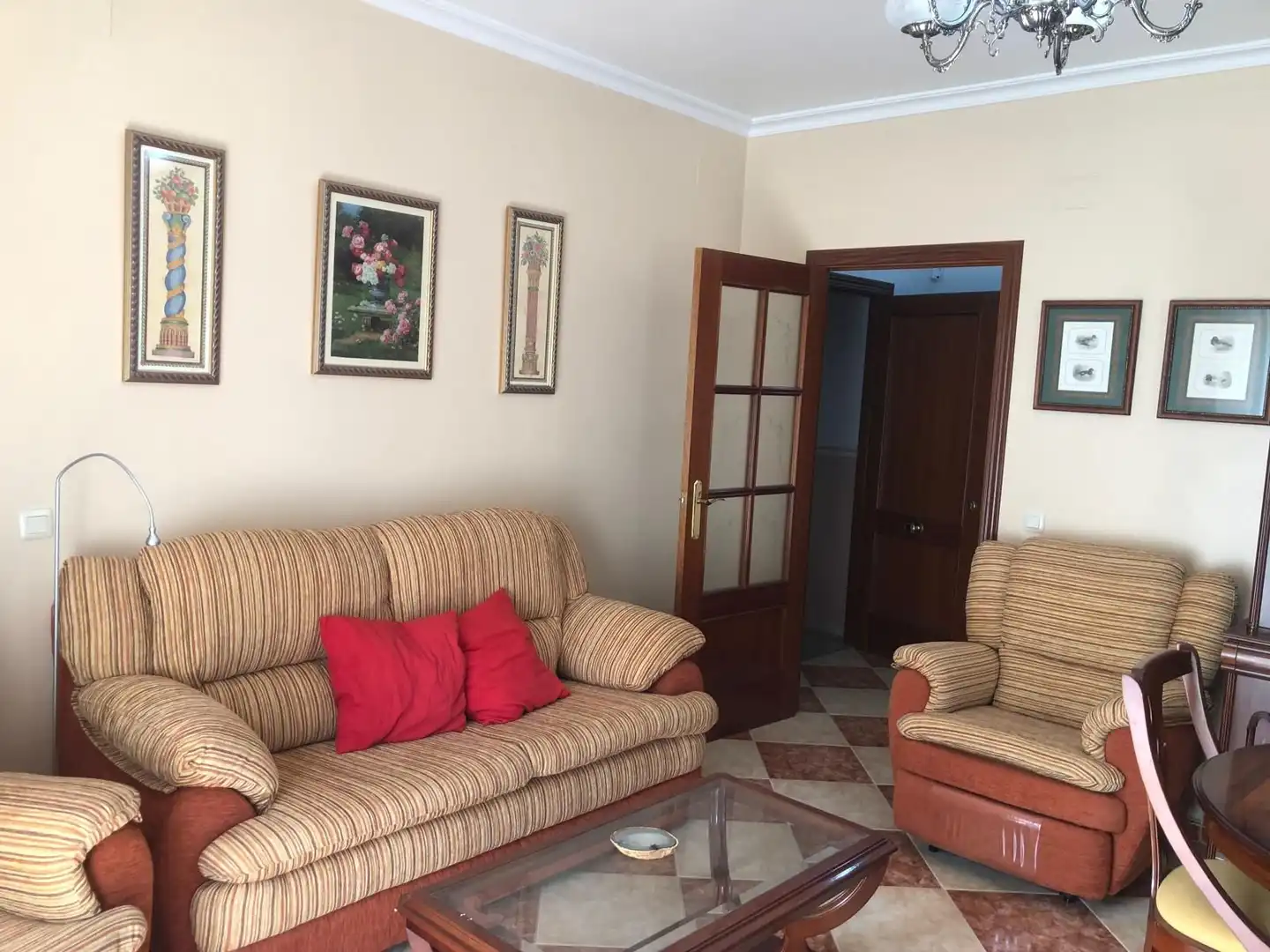 Sala d'estar de Casa adosada en venda en Cuevas de San Marcos amb Calefacció, Terrassa i Alarma