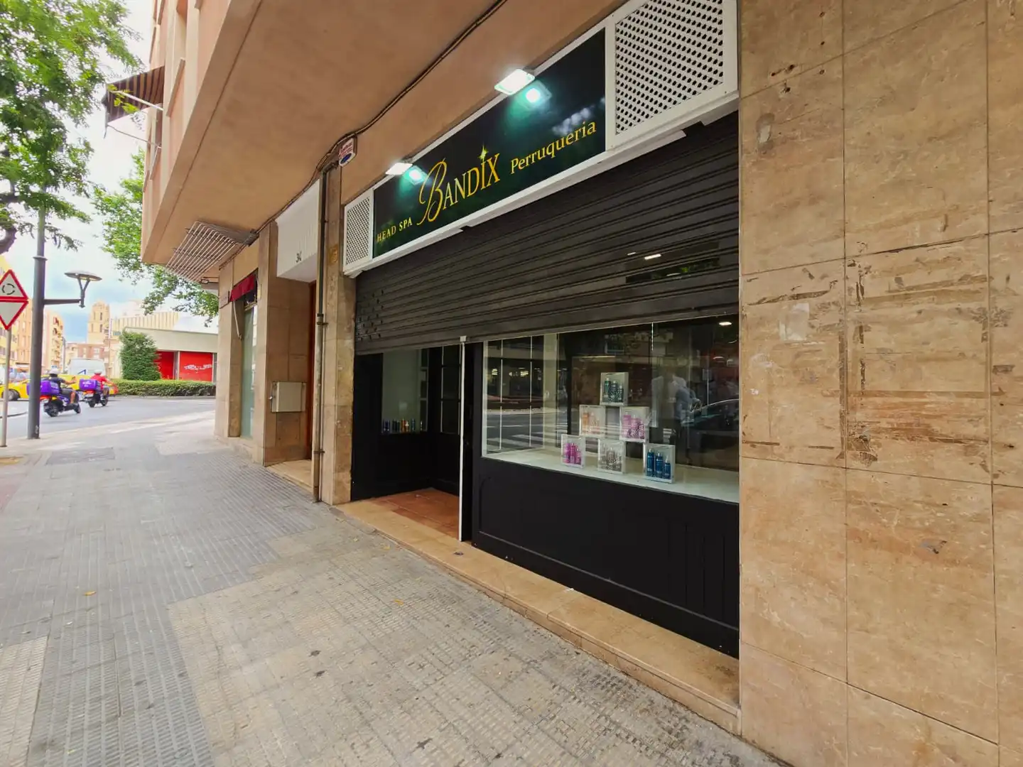 Business premises for transfer in Carrer de Ramon J. Sender, imagen 31