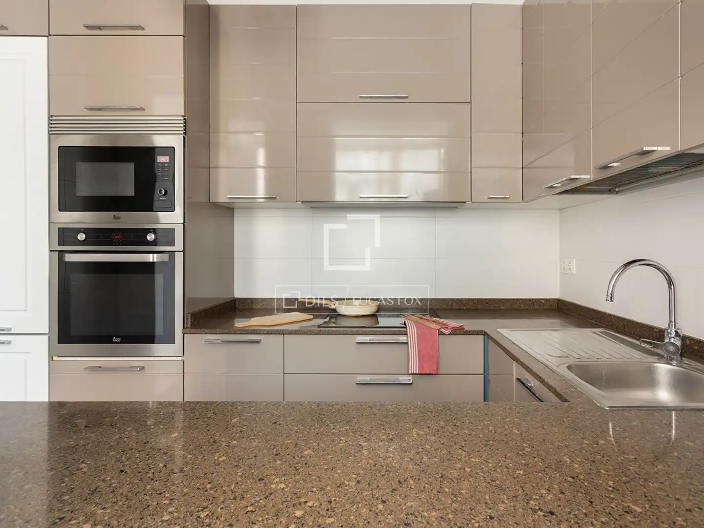 Cocina de Piso en venta en Barcelona con Calefacción, Parquet y Amueblado