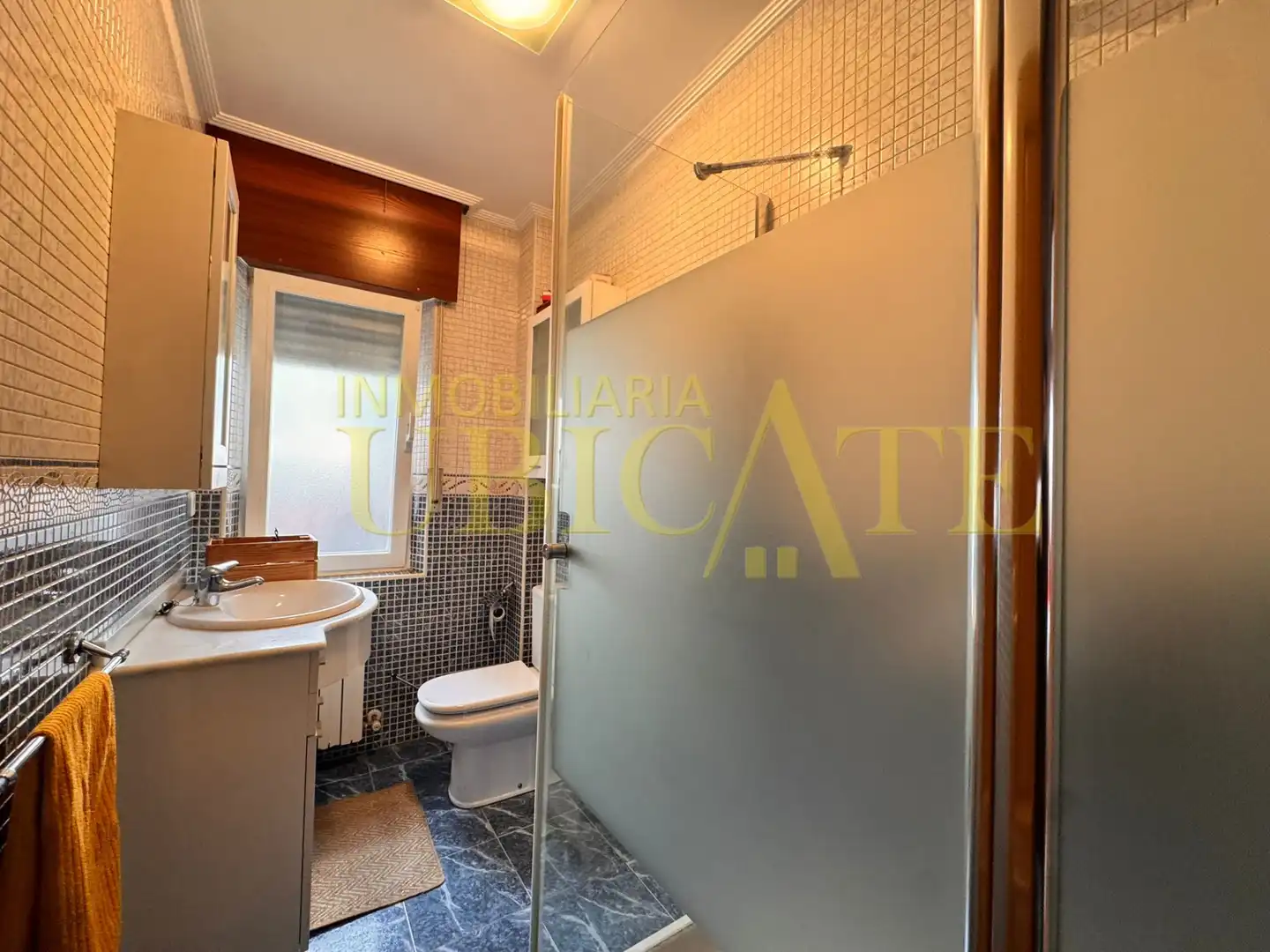 Baño de Piso en venta en Castro-Urdiales con Calefacción, Terraza y Amueblado