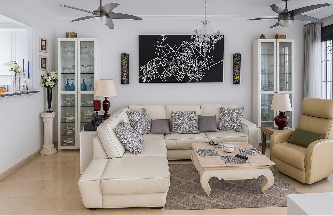 Wohnzimmer von Wohnung zum Verkauf in Estepona mit Klimaanlage, Privatgarten und Gemeinschaftspool