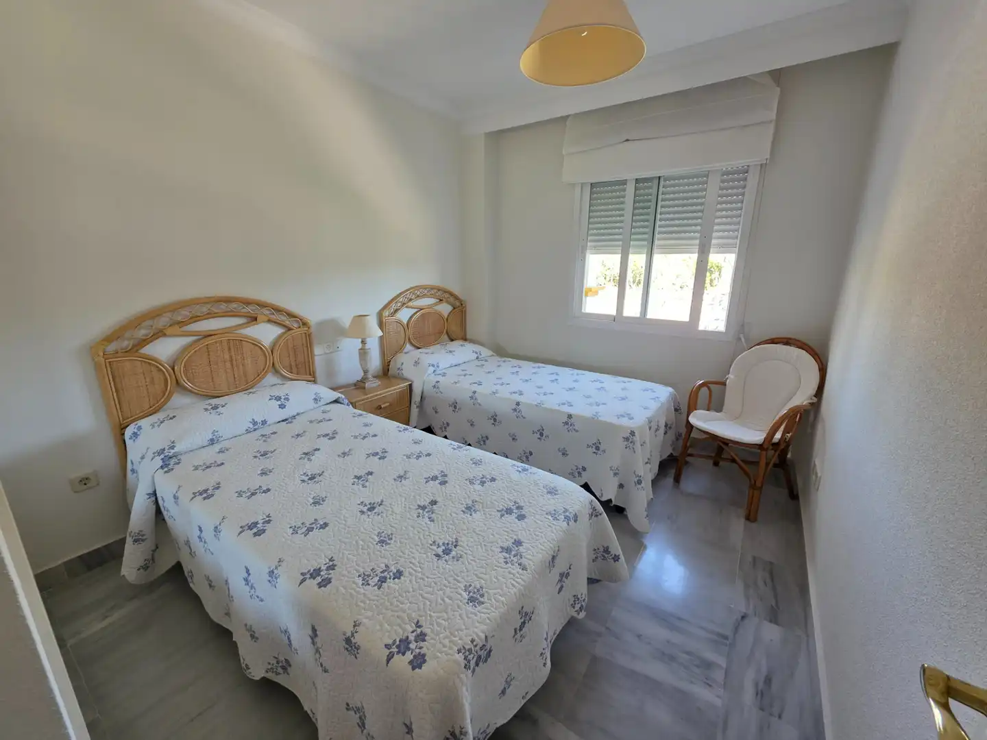 Dormitori de Pis en venda en Marbella amb Aire condicionat, Calefacció i Terrassa