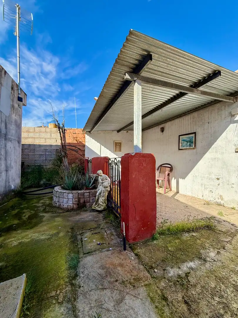 Vista exterior de Finca rústica en venda en Sant Joan de Moró amb Jardí privat