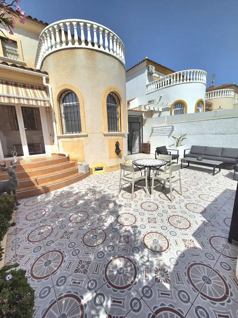 Terrassa de Casa adosada en venda en Torrevieja amb Aire condicionat