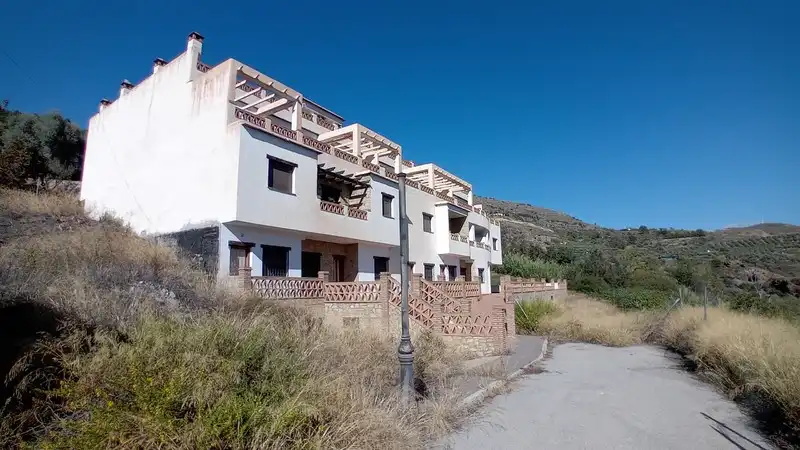 Vista exterior de Local en venta en Carataunas