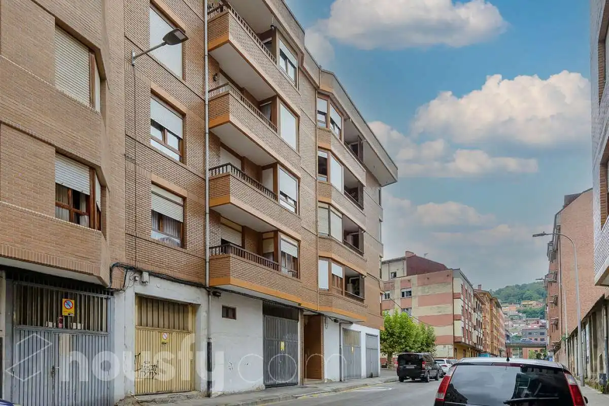 Flat for sale in Calle Mieres, Sama