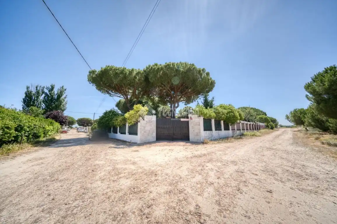 Exterior view of Houses for sale in Villanueva de Duero  with Heating and Swimming Pool