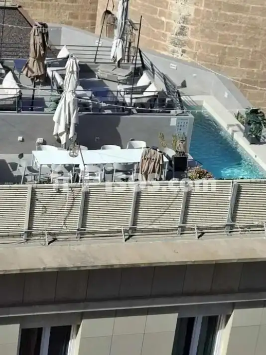 Piscina de Ático de alquiler en Almería con Amueblado