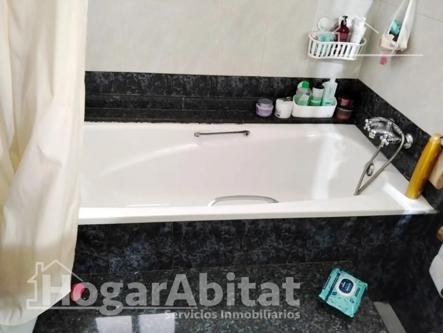 Bany de Pis en venda en Algemesí amb Aire condicionat, Traster i Moblat
