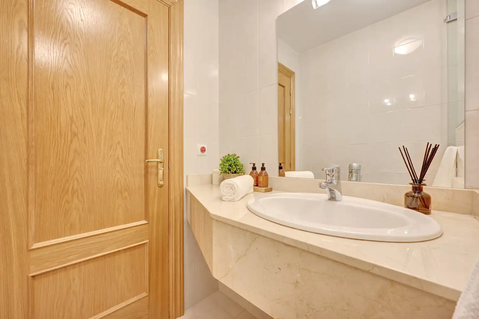 Bathroom of Flat for sale in  Pamplona / Iruña  with Heating, Parquet flooring and Storage room