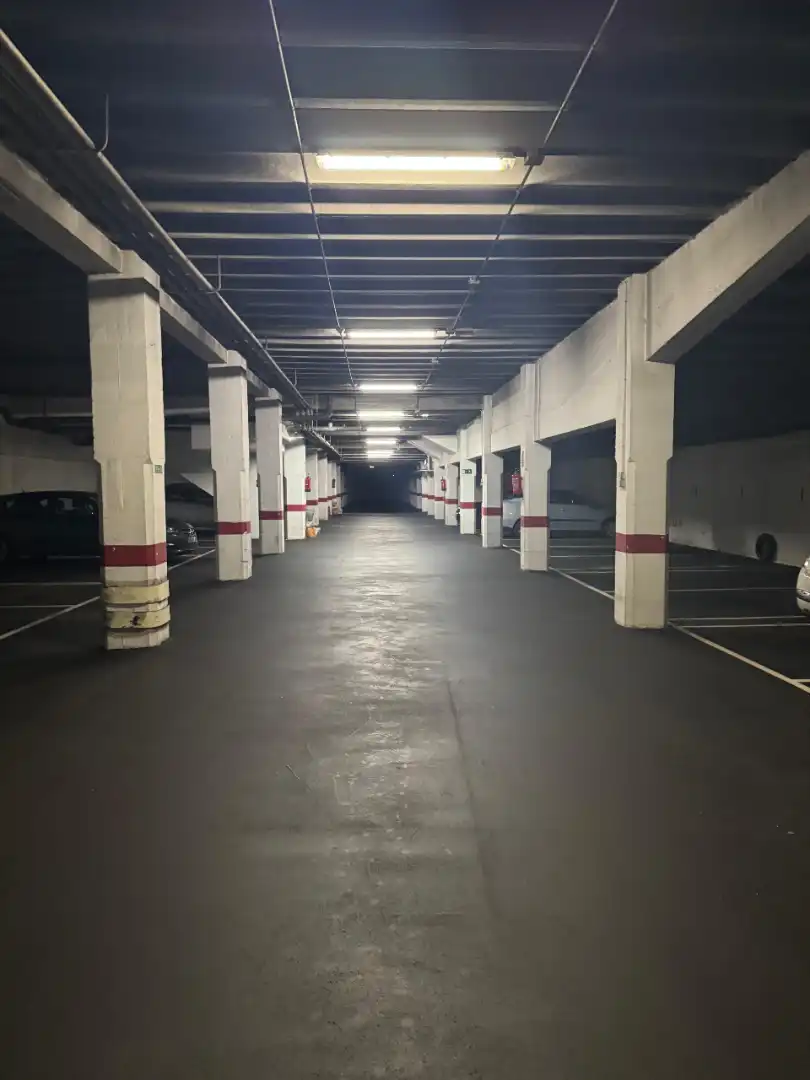 Parkplatz von Wohnung zur Miete in Oviedo  mit Heizung, Parkett und Abstellraum