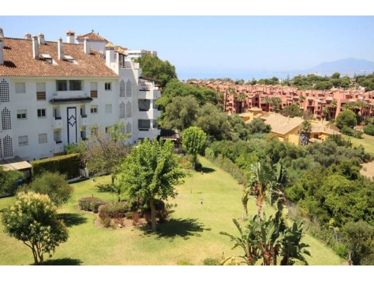 Exterior view of Duplex for sale in Marbella  with Terrace and Furnished
