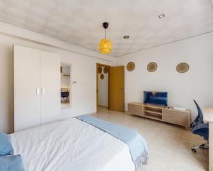 Dormitori de Apartament per a compartir en Castellón de la Plana / Castelló de la Plana amb Moblat, Rentadora i Microones